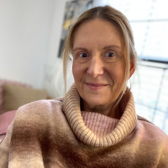 Meet your Posher, Brooke - Picture 1 of 2